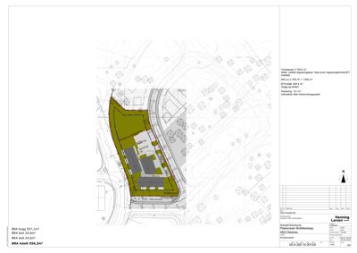 Situasjonsplan som viser bygningens plassering på tomten, omgivende infrastruktur, arealopplysninger (BRA, BRA bod, tomteareal) og reguleringsgrenser.