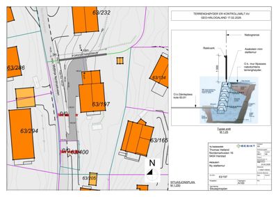 Situasjonsplan med tomtenumre, nabogrenser, terrengkurver og en detaljert snitttegning av en støttemur.