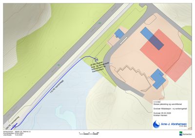 Situasjonsplan som viser tomtens topografi, eksisterende og planlagt infrastruktur (veier, vannledninger) samt bygningers plassering.