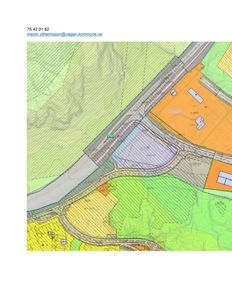Situasjonsplan som viser tomtens beliggenhet i forhold til veier, nabolag og topografi.