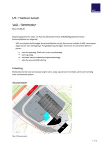Situasjonsplan som viser bygningens plassering i forhold til omgivelsene, inkludert vei, terreng og eksisterende infrastruktur.