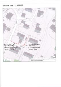 Et kart over området Birchs vei 11 med nabolag, veier og eiendomsnummer.