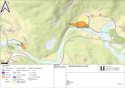 Situasjonsplan (oversikt) over Fossaberge kraftverk som viser topografi, vannveier, eksisterende og planlagt infrastruktur samt byggefelt.