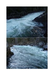 Fotografier av en elv eller vannløp med raskt flytende vann og steinete bredder.