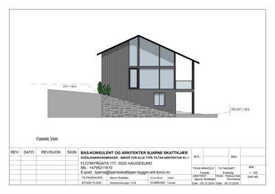Fasadetegning (opprikk) av en enebolig sett fra vest, med angivelse av høyder (COT) og terrengforhold.