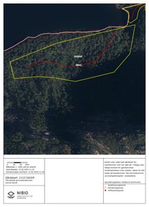 Gårdsplan med bakgrunnsfoto (flyfoto) som viser eiendommen, arealgrenser og driftssenterpunkt.