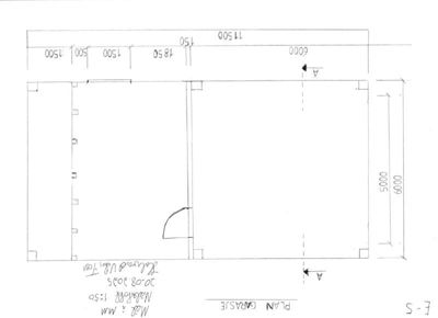 Plantegning av en garasje med angitte mål og romfordeling.