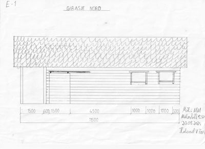Fasadetegning av en garasje sett fra nord (GARASJE NORD). Tegningen viser takform, fasademateriale (trepanel), vindus- og døråpninger samt dimensjoner.