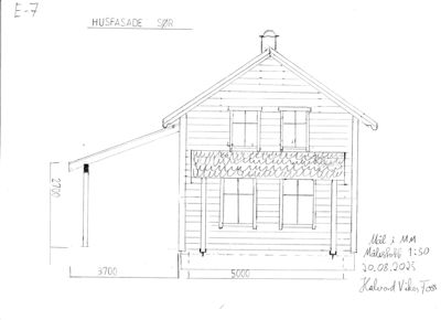 Håndtegnet fasadetegning av en bygning sett fra sør, med mål og signatur.