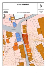 Kartutsnitt (situasjonsplan) som viser eiendomsinndeling, vegnett og topografi for et område i Bamble kommune.