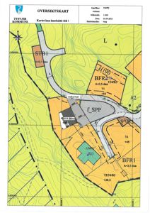 Oversiktskart (situasjonsplan) som viser tomtens beliggenhet, form, høydeforhold, nabotomter og adkomstveier.