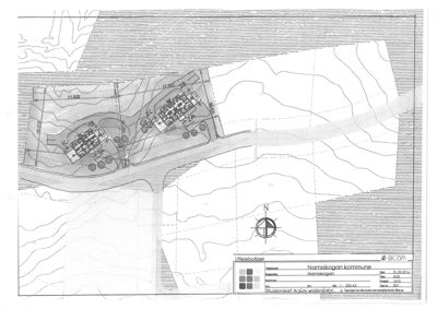 Situasjonsplan som viser tomtens form, terrengforhold (konturlinjer), bygningsplassering og tilstøtende infrastruktur.