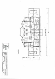 Etasjeplan (skisseplan) som viser romfordeling, veggtykkelse, dører og vinduer i en bolig.