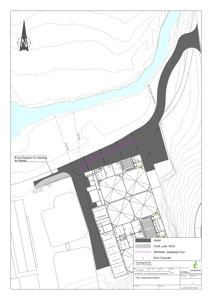 Situasjonsplan som viser bygningens plassering i forhold til terrenget, vei, vann og vegetasjon.