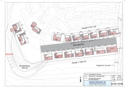 Situasjonsplan som viser plassering av nye campingenheter (C1-C14) på to parseller, med angitte mål, vegger og topografi.