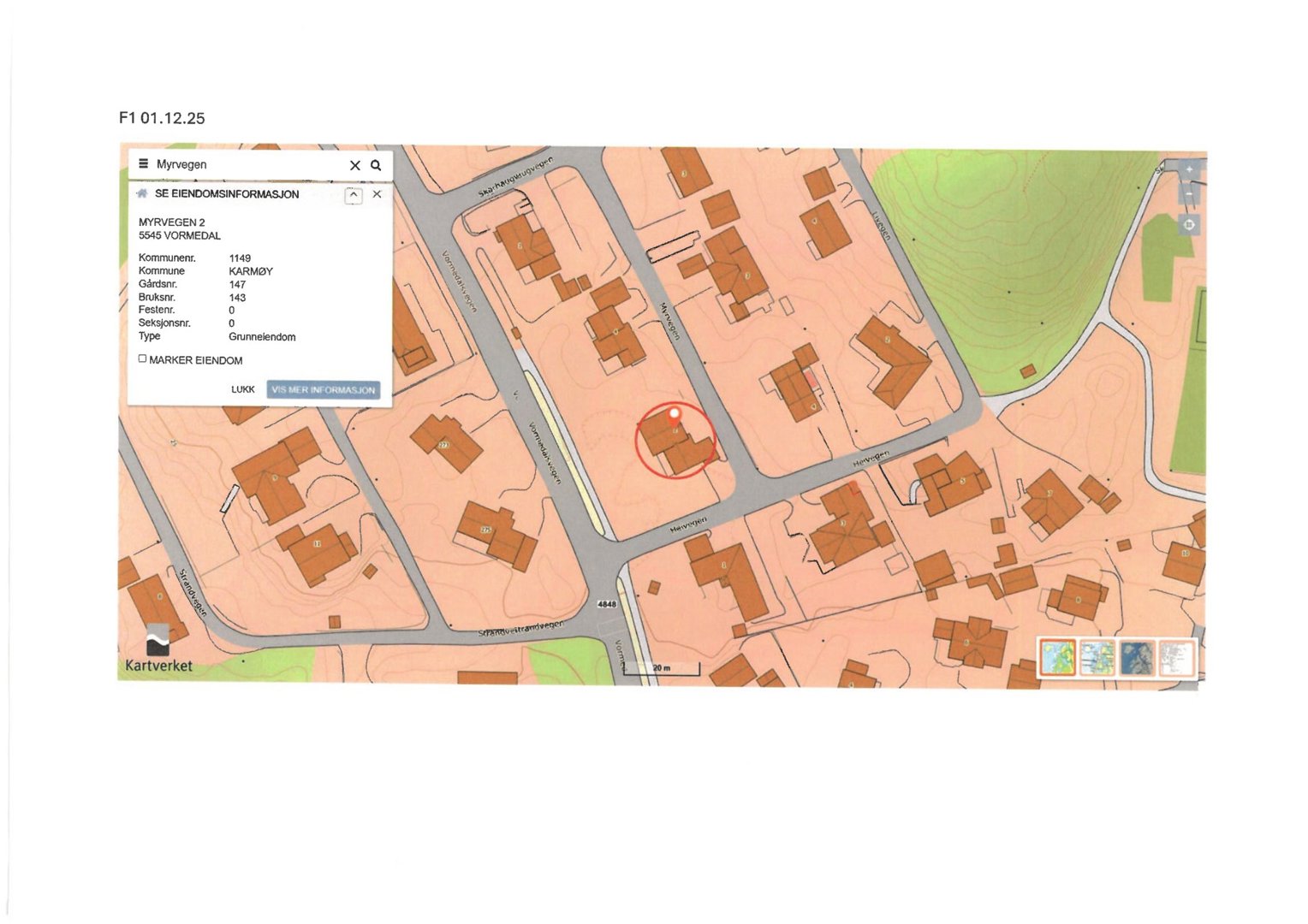 Kartutsnitt (situasjonskart) som viser eiendomsplassering, vegnett og topografi med et vindu som viser detaljert eiendomsinformasjon.