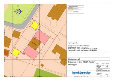 Situasjonsplan som viser tomtens grenser, nabotomter, veier og bygningsplasseringer med datertegninger.