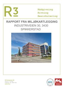 Fotografi av en eksisterende bygning (industribygg) med parkeringsplass foran.