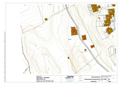Situasjonsplan som viser tomtens beliggenhet i forhold til nabolag, høydeforhold (konturlinjer) og eksisterende bygninger.
