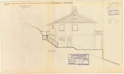 Snittegning som viser bygningens tverrsnitt, høyde og trapp opp til første etasje.
