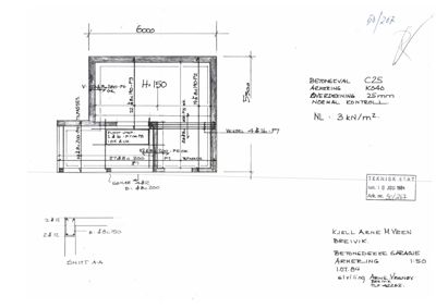 Tegning som viser detaljert armering og dimensjoner for en betongkonstruksjon (garasje), inkludert snitt A-A og spesifikasjoner for betong og stål.