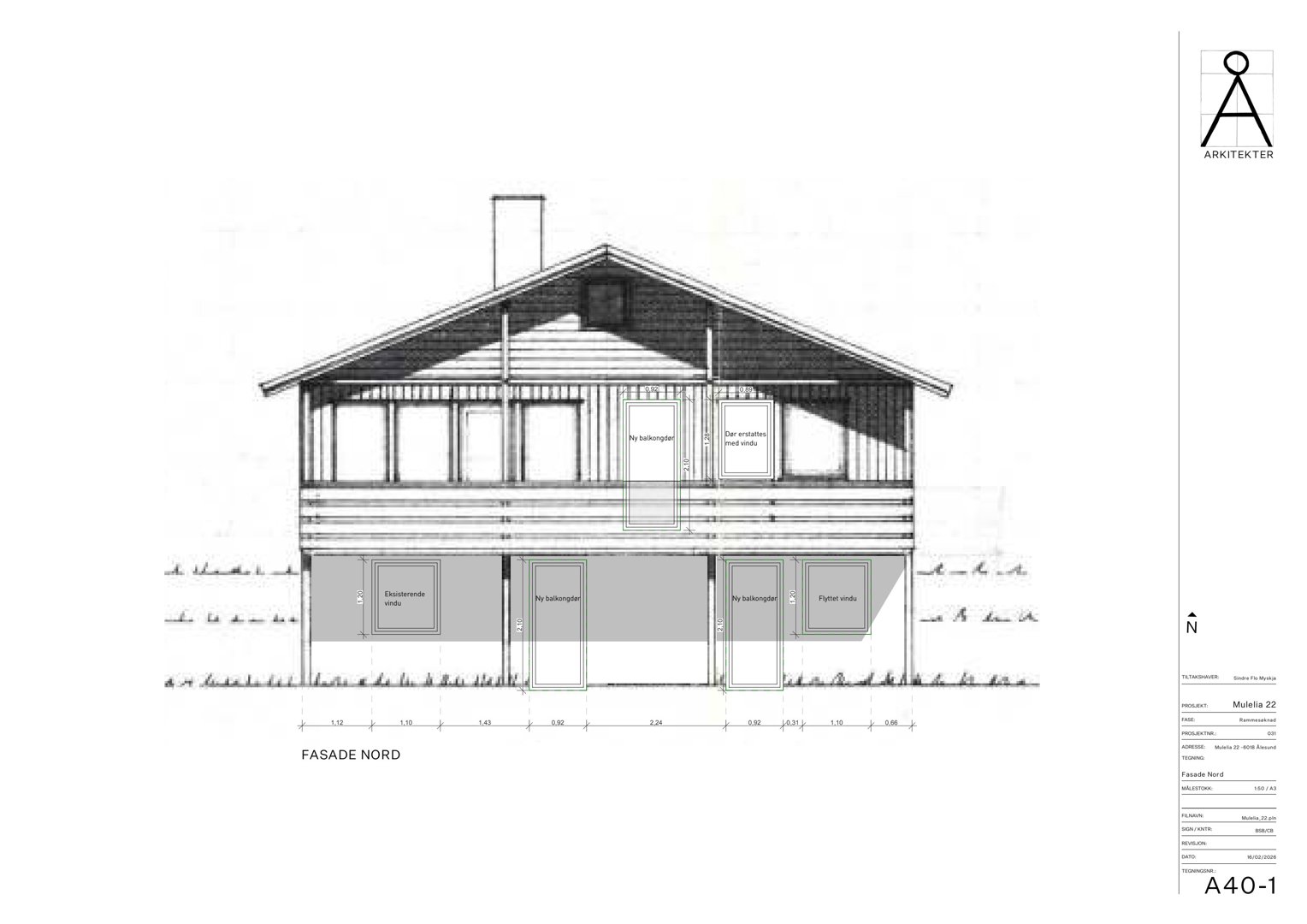 Fasadetegning (opprikk) av en bygning sett fra nord, med angitte mål og rombeskrivelser.