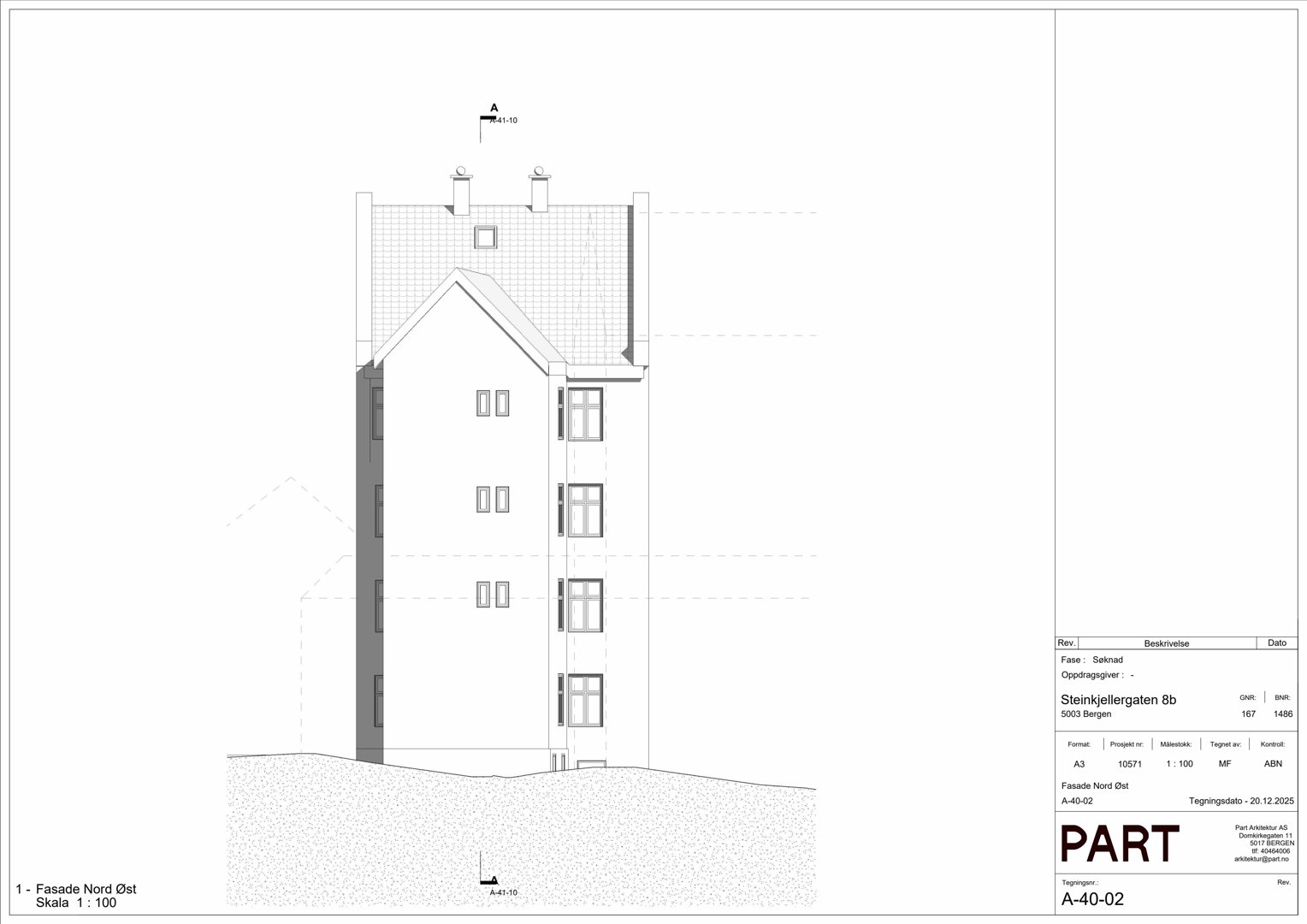 Fasadetegning som viser bygningens utseende sett fra nordøst (Nord Øst). Tegningen inkluderer vinduer, takform, takrenner og grunnplan.