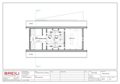 Snittegning (Snitt A-A) som viser tverrsnittet av huset på etasjen, inkludert høyder, romfordeling og takform.