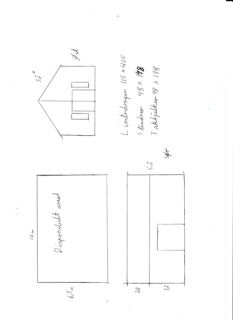 En håndtegnet plan som viser romfordeling og dimensjoner for en bygning.