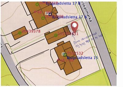 Situasjonsplan som viser tomtene Bjørgstadsletta 15, 17A og 17B, veier, og håndskrevne notater om planer for ombygging.