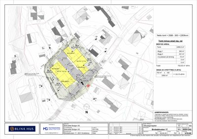 Situasjonsplan som viser tomtens form, bebyggelse, reguleringsområder (gule felt) og arealreguleringer.