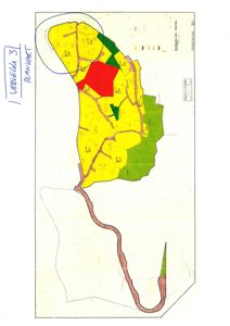 Situasjonsplan som viser tomtens beliggenhet i forhold til nabolag, veier og vassdrag, med fargekodet arealbruk.