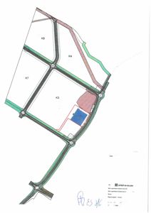 Situasjonsplan som viser tomtens plassering i forhold til veier og nabotomter (K3, K4, K7, K8).