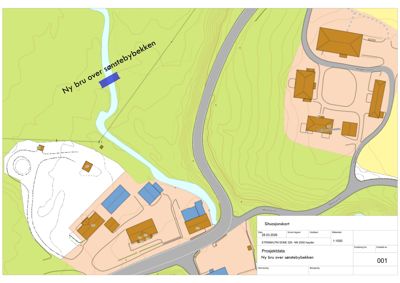 Situasjonskart som viser tomtens topografi, eksisterende og planlagte bygninger, veier og en ny bru over Sønstebybekken.