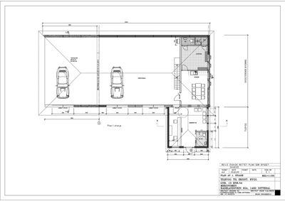 Etasjeplan (Plan 1 etasje) som viser romfordeling, parkeringsplasser og inngang til en bygning.