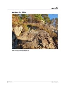 Fotografi av bergskrent bak et eksisterende hus.