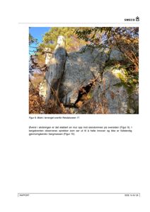 Fotografi av en blokk i terrenget foran eiendom på Rekdaalsveien 17.