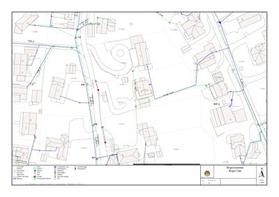 Situasjonsplan som viser tomt, bygninger, vegnett og vannledninger i et område i Bergen kommune.
