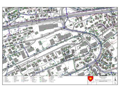 Situasjonsplan som viser tomtens beliggenhet i forhold til nabolag, veier og infrastruktur.