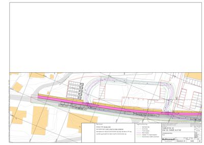 Situasjonsplan som viser tomt, vei og bygninger med overlappende arealer (grønn, gul, rosa) for ulike planer.