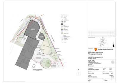 Situasjonsplan som viser tomtens grenser, eksisterende og ny bebyggelse, samt planlagte utbyggingsområder for Hjelmeland Barnehage.