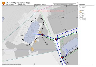 Situasjonsplan som viser VA-oversikt (vann og avløp) for Hjelmland barnehage, inkludert bygningers plassering, rørledninger og høydekurver.