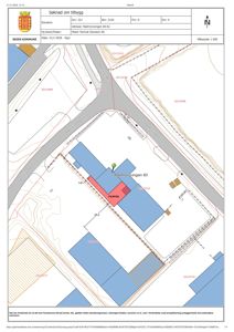 Situasjonsplan som viser eiendomsgrenser, naboeiendommer, veier og bygningers plassering i forhold til hverandre.