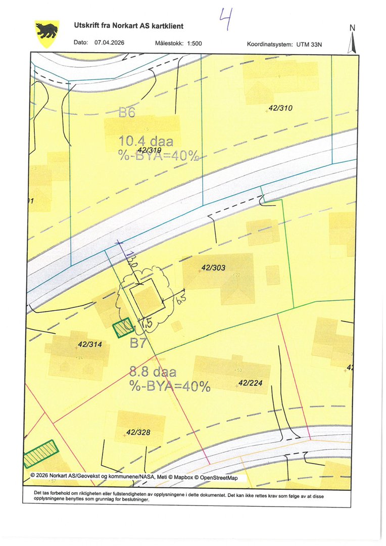 Situasjonsplan (kart) som viser eiendomsnummer, areal i dekar og bebyggelsesareal (BYA).