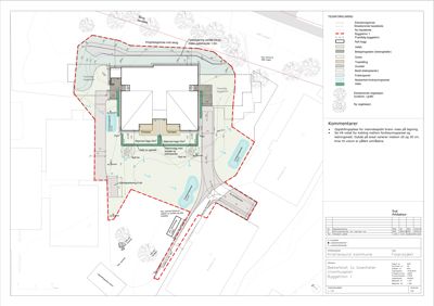 Situasjonsplan som viser bygningens plassering på tomten, omgivende vegsystem, eksisterende og ny beplantning, samt innslag som terrasser og vannkummer.