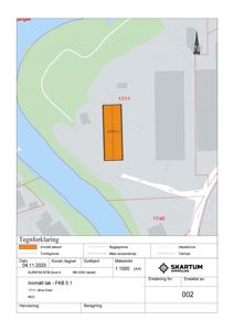 Situasjonsplan som viser tomtens plassering i forhold til nabolag, høydekurver og byggegrenser.