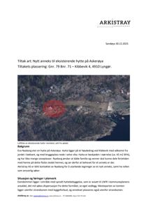 Luftfoto av eksisterende hytte på Askerøya, sett fra sørøst, med en markert tomt (rød sirkel) for nytt annekts plassering.