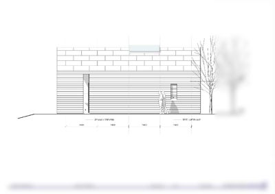 Fasadetegning som viser bygningens utsyn mot øst med detaljer om vinduer, dører og materialer.