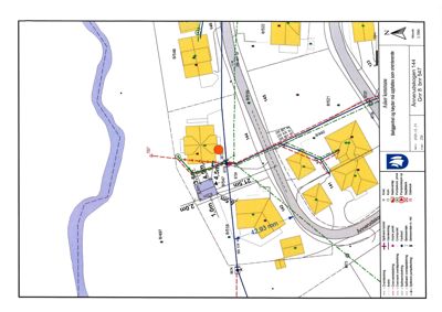 Situasjonsplan som viser tomtens grenser, naboeiendommer, veier og bygningsplassering.