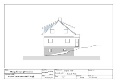 Fasadetegning av en eksisterende bygning med oppriss av takform, vinduer og grunnplan.